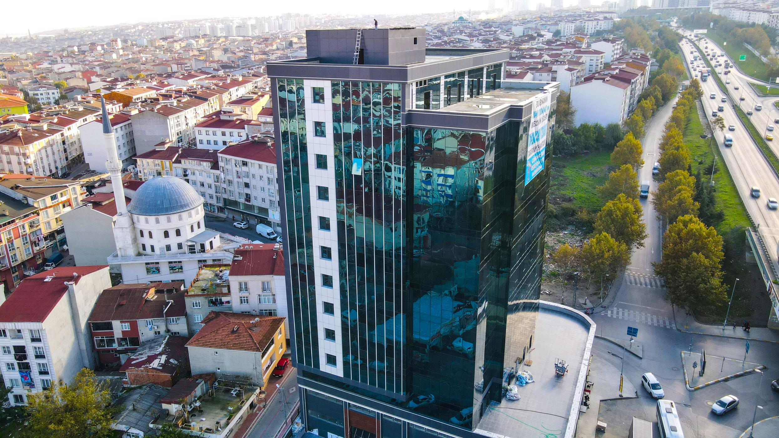SUSUZ PLAZA